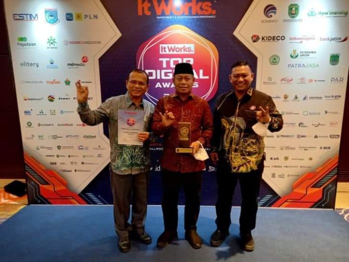 pemko_tanjungbalai_raih_penghargaan_ajang_top_digital_award_2022