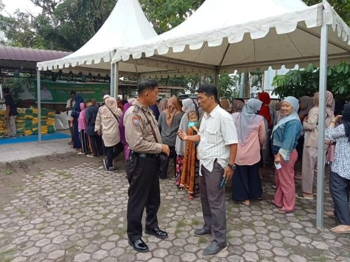 pemko_tebing_tinggi_gelar_pasar_murah_polisi_amankan_lokasi