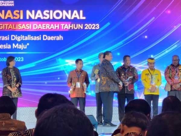 pemko_tebing_tinggi_terima_penghargaan_tp2dd_terbaik_i_wilayah_sumatera
