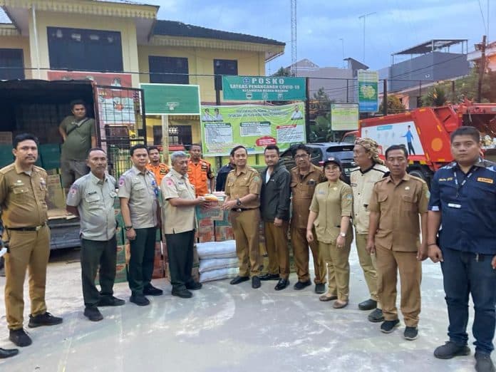 pemprov_sumut_berikan_bantuan_dapur_umum_dan_logistik_pangan_untuk_korban_banjir_di_seimati_medan