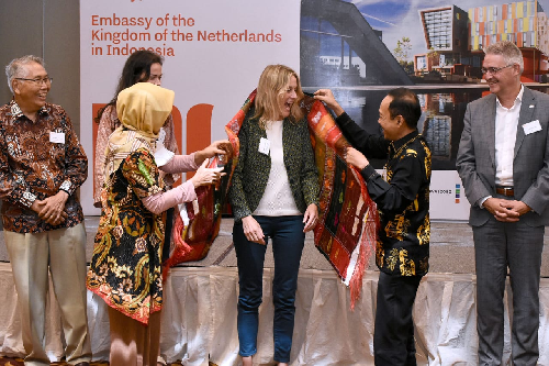 pemprov_sumut_berpeluang_kerja_sama_pengolahan_sampah_dengan_belanda