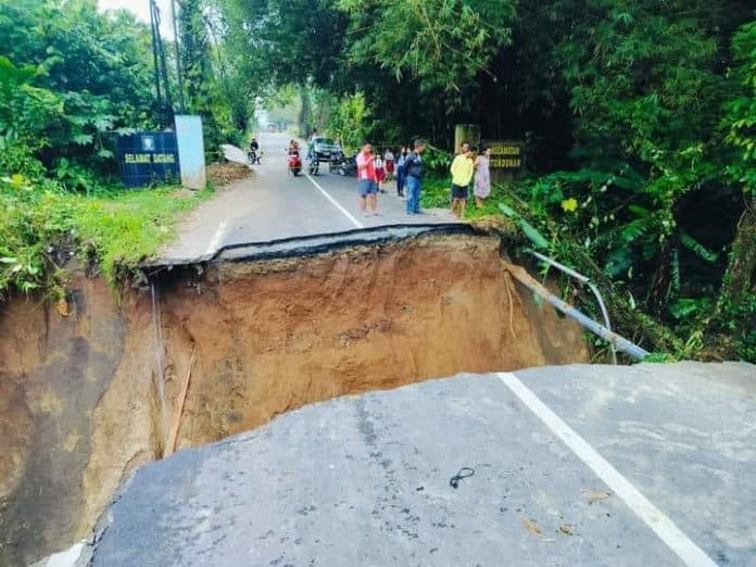 pemprov_sumut_diminta_segera_tangani_putusnya_akses_jalan_provinsi_di_simalungun