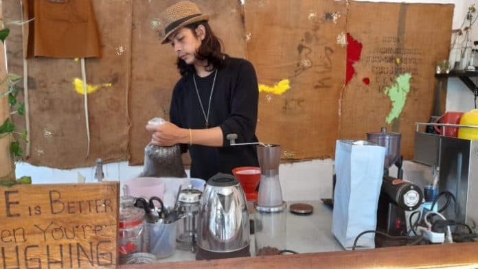 pemuda_asal_parapat_hasilkan_racikan_kopi_lokal_hingga_digandrungi_pemuda_siantar