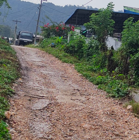 pemudik_keluhkan_ruas_jalan_rusak_parah_di_dairi