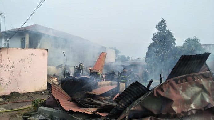 pemukiman_padat_penduduk_ludes_terbakar_di_medan_selayang