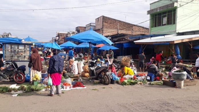 pemungutan_suara_di_siantar_suasana_pasar_pagi_parluasan_berjalan_normal