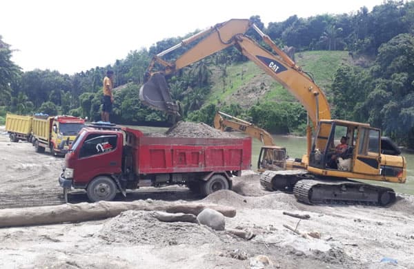 penambangan_pasir_diduga_ilegal_di_galang_dikhawatirkan_robohkan_jembatan