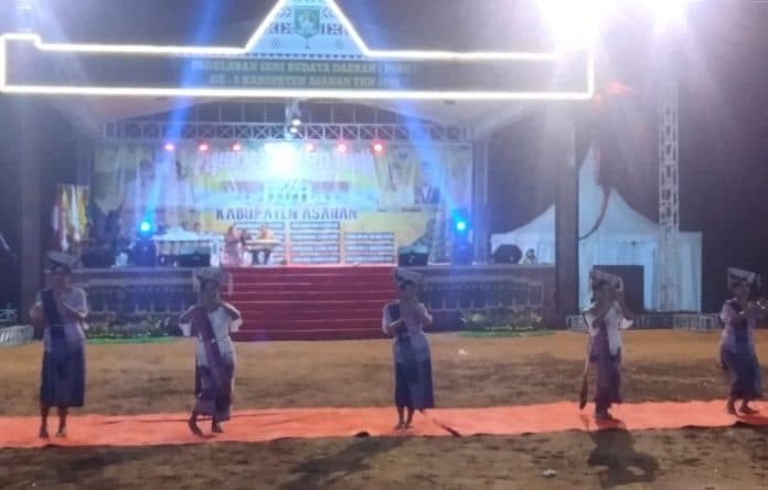 penampilan_seni_simalungun_di_psbd_menghibur_masyarakat_asahan