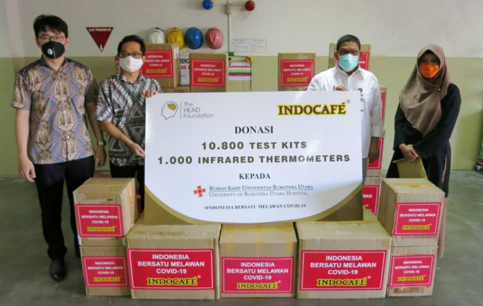 penanganan_covid_19_di_sumut_the_head_foundation_bersama_indocafe_berikan_donasi_ke_rumah_sakit_usu