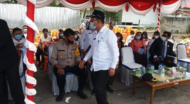 penanggungjawab_proyek_dan_bupati_samosir_tak_hadir_groundbreaking_gedung_perpustakaan_ditunda
