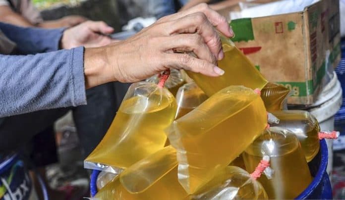 pencabutan_subsidi_minyak_goreng_curah_dinilai_kebijakan_yang_terus_menerus_salah