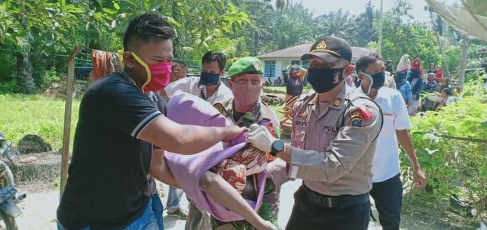 pencari_brondololan_sawit_ditemukan_tewas_mengambang_di_kolam