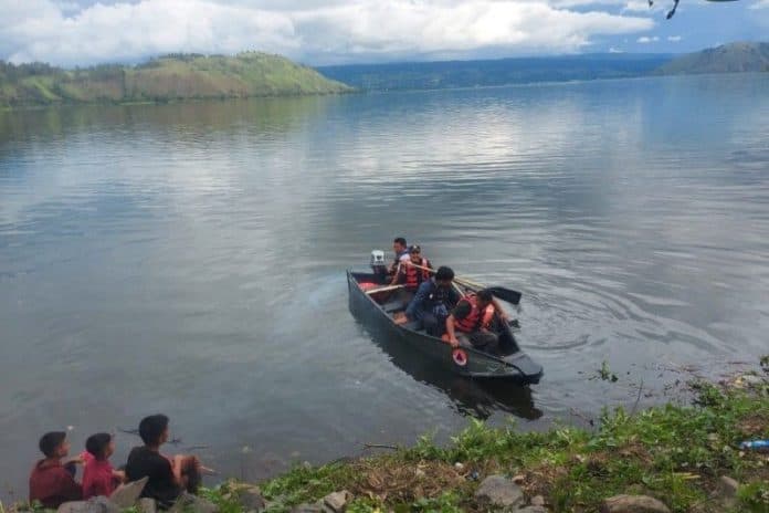 pencarian_korban_banjir_bandang_di_samosir_masih_berlanjut