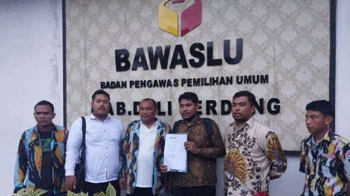 pencopotan_spanduk_paslon_bupati_dan_wakil_bupati_dilaporkan_ke_bawaslu_deli_serdang