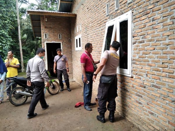 pencuri_hp_tinggalkan_sepeda_motornya_di_rumah_korban_di_desa_sialang_deli_serdang