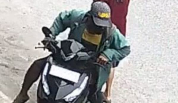 pencuri_motor_pemilik_bengkel_di_belawan_terekam_cctv