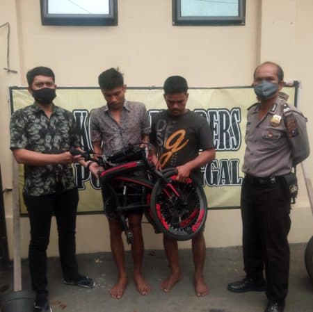 pencuri_sepeda_lipat_diciduk_dari_warung_tuak