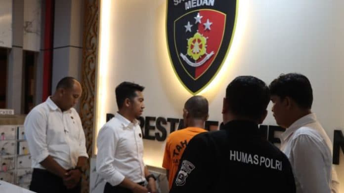 pencuri_uang_dan_perhiasan_emas_senilai_rp60_juta_diringkus_polisi