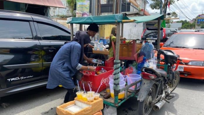 pendaftaran_terakhir_kepala_daerah_pedagang_asongan_raih_keuntungan