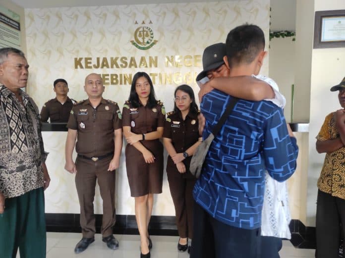 pendekatan_rj_kejatisu_hentikan_perkara_beli_hp_curian_dan_penganiyaan