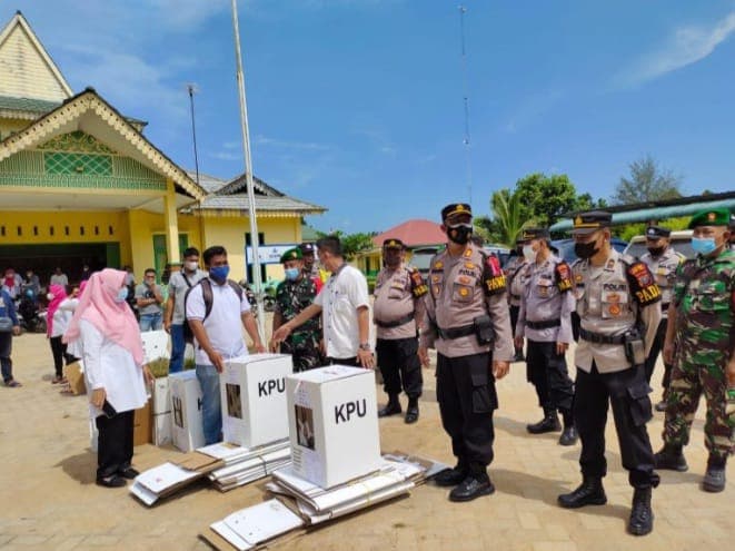 pendistribusian_logistik_pilkades_ke_10_desa_di_dolok_merawan_dikawal_ketat