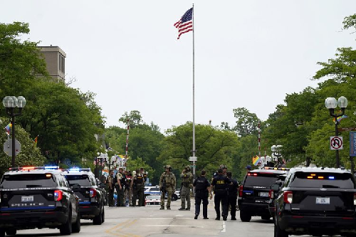 penembakan_massal_guncang_parade_kemerdekaan_di_chicago_6_tewas_dan_36_terluka