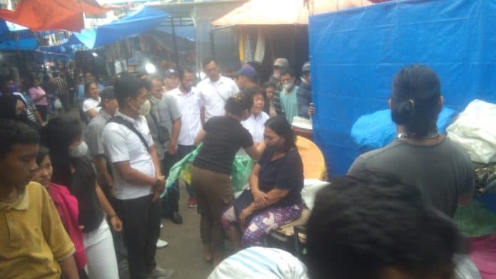 penertiban_lapak_pedagang_pasar_horas_diwarnai_adu_debat
