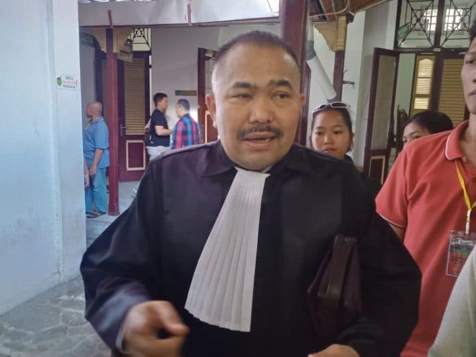 pengacara_kamaruddin_simanjuntak_datangi_pengadilan_tipikor_medan