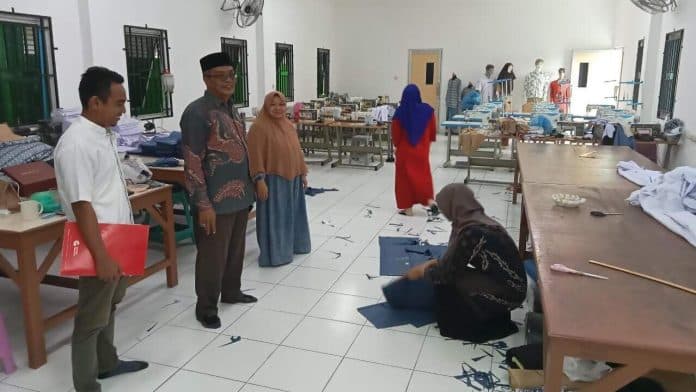 pengadaan_seragam_dipertanyakan_ini_penjelasan_kepsek_man_plus_siantar