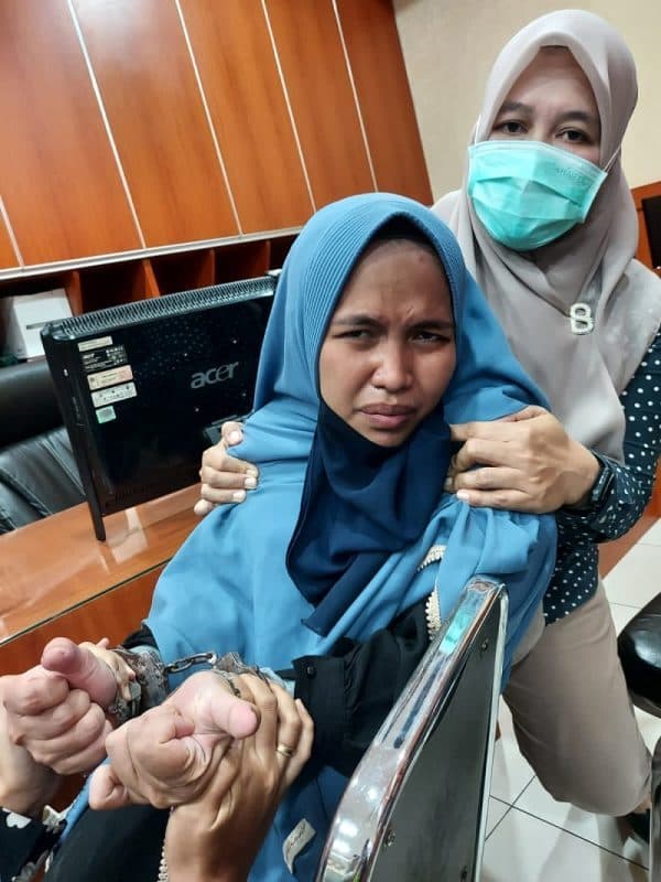 pengakuan_siti_elina_dapat_wangsit_masuk_surga_sebelum_terobos_istana