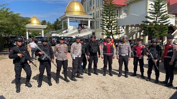 pengamanan_natal_polres_tapteng_libatkan_128_personel_pada_35_gereja_prioritas
