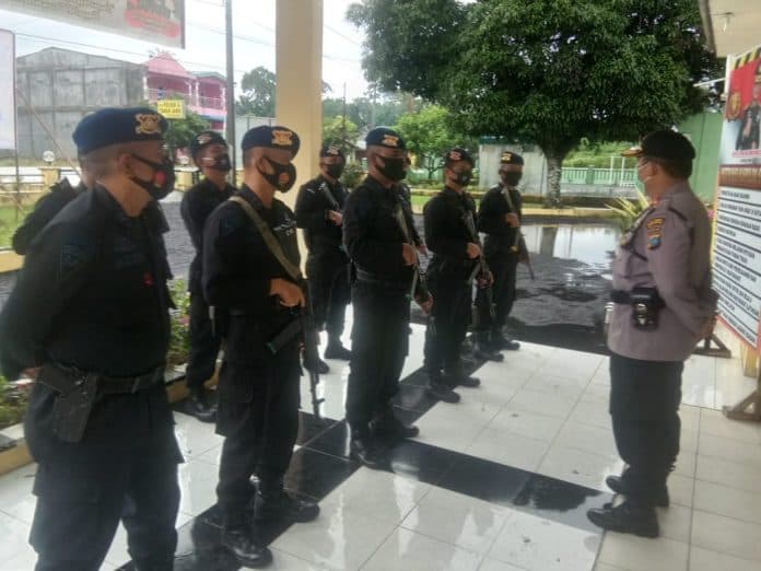 pengamanan_pilkada_kapolsekta_tanah_jawa_sambut_personil_brimob_polda_sumut
