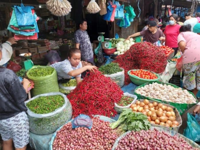 pengamat_ekonomi_kenaikan_harga_jelang_nataru_tak_terhindari