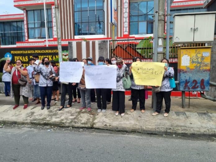 pengamat_pendidikan_desak_disdik_bayarkan_dana_sertifikasi_guru