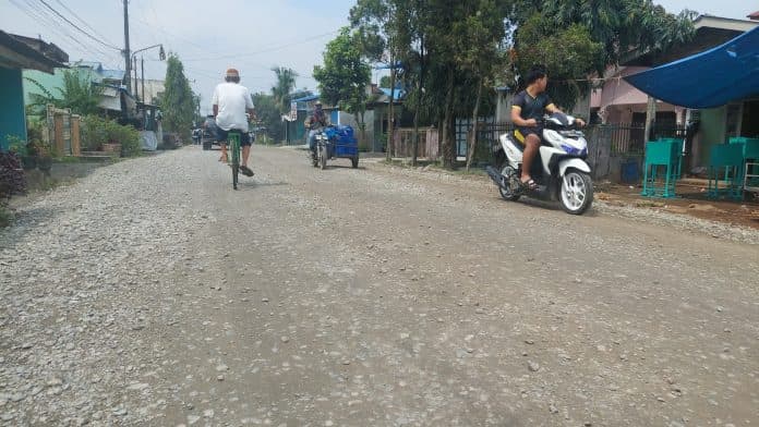 pengaspalan_jalan_provinsi_di_marelan_ini_pesan_warga_pada_gubernur_sumut