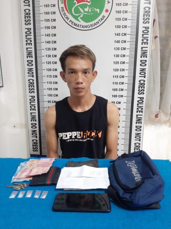 pengedar_narkoba_di_jalan_patuan_anggi_siantar_diringkus_dari_kamar_mandi_sabu_dipasok_dari_indrapura