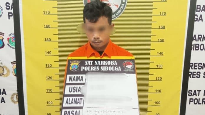 pengedar_narkoba_di_sibolga_diringkus_4_bungkus_sabu_disita