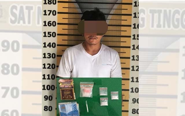 pengedar_sabu_di_desa_naga_kesiangan_diciduk_di_depan_bengkel_sepedamotor