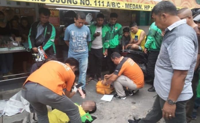 pengemudi_ojek_online_di_medan_tewas_saat_mengantre_pesanan_pelanggan