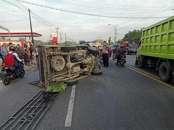 pengemudi_pick_up_tewas_tabrakan_di_depan_spbu_tanjung_morawa