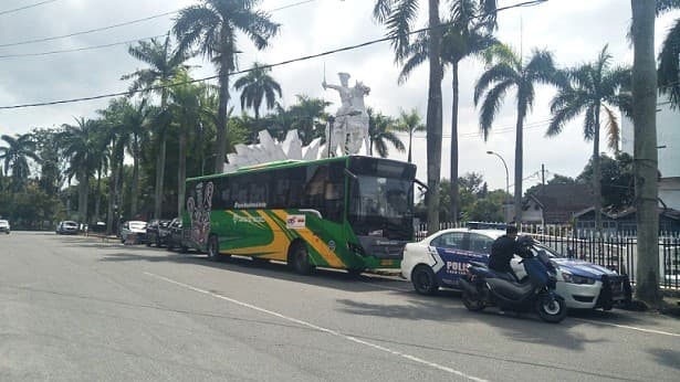 pengemudi_sepeda_motor_tewas_ditabrak_metro_deli