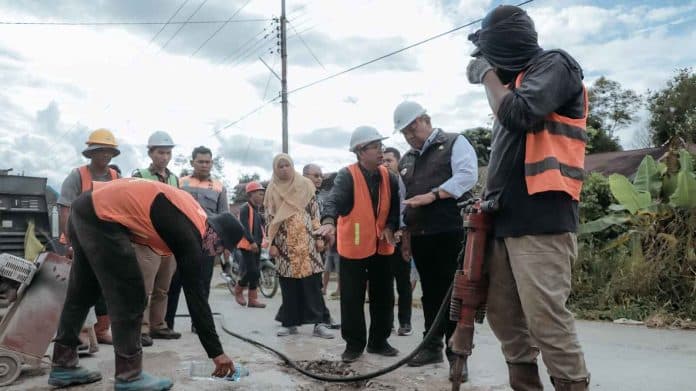 pengerjaan_jalan_simpang_tiga_berampu_dikebut_bupati_dairi_desember_harus_selesai