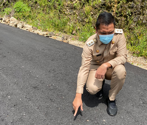 pengerjaan_proyek_hotmix_rp49_m_asal_asalan_wabup_minta_bupati_dairi_blacklist_kontraktornya