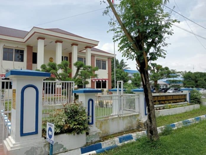 penggugat_di_pa_lubuk_pakam_dihardik_petugas_loket_dilarang_parkir_di_halaman_kantor