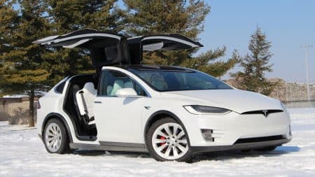 pengguna_mengeluh_mobil_listrik_tesla_tarik_versi_baru_fsd