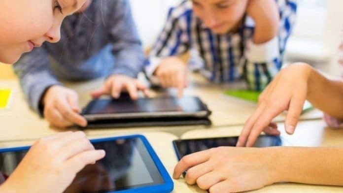 penggunaan_gadget_ponsel_hingga_smartwatch_dalam_kelas_di_belanda_dilarang