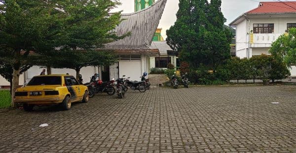 penghujung_tahun_kantor_bud_pemkab_dairi_masih_melayani_masyarakat