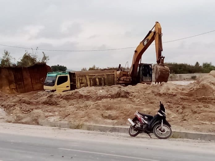 pengorekan_tanah_timbun_di_desa_sitabotabo_toruan_tak_miliki_izin_galian_c