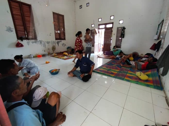 pengungsian_darurat_korban_banjir_batu_bara_tempati_bekas_kantor_dinas_kominfo