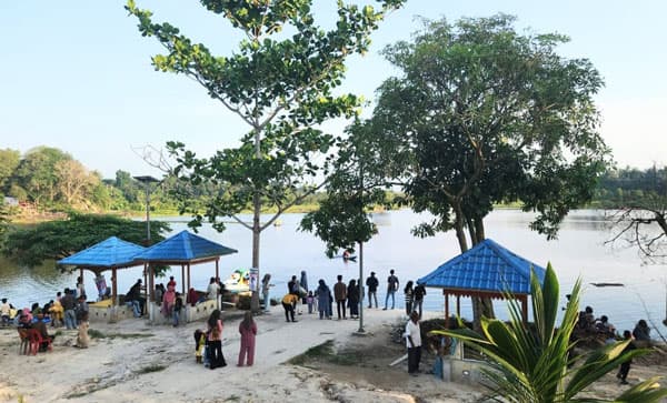 pengunjung_lokasi_wisata_danau_laut_tador_meningkat_selama_libur_idul_fitri